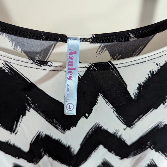 Azules Black and White Zigzag Tunic - Picture 2 of 3